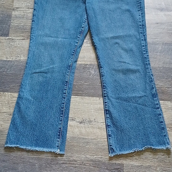 We the Free high-rise flare crop jeans - Picture 3 of 9